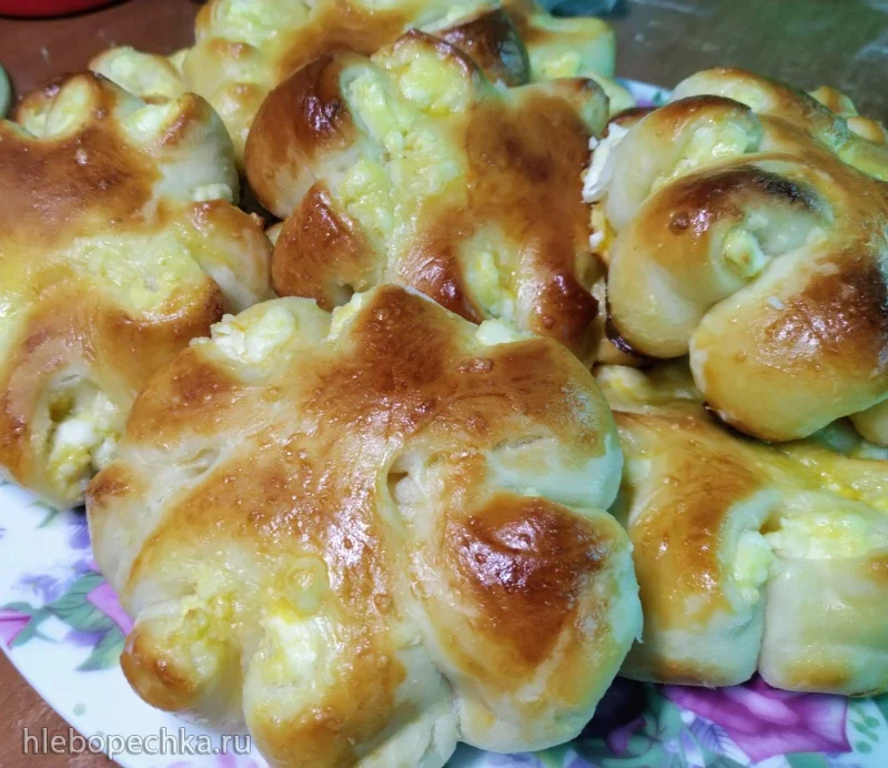 Булочка-ромашка с творогом