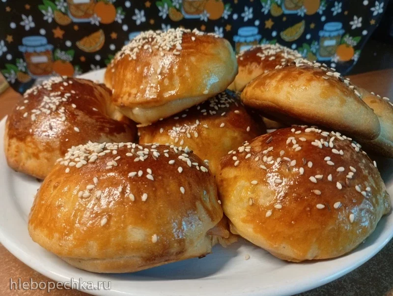 Булочки с ветчиной, сыром и помидором