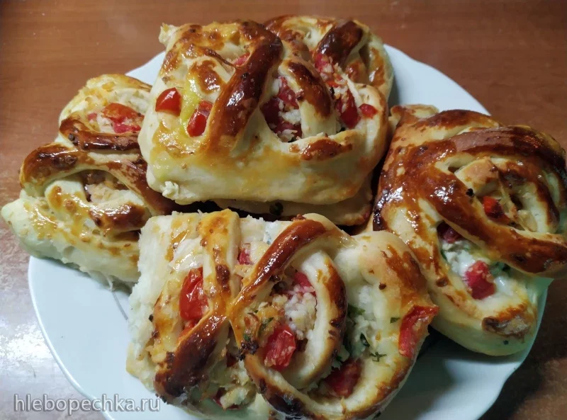 Булочки с отварной куриной грудкой