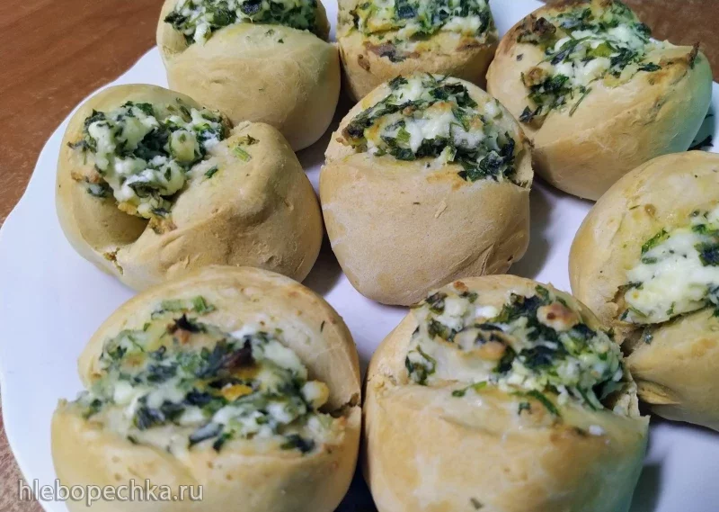 Булочки с творожной начинкой и зеленью петрушки (несладкие)