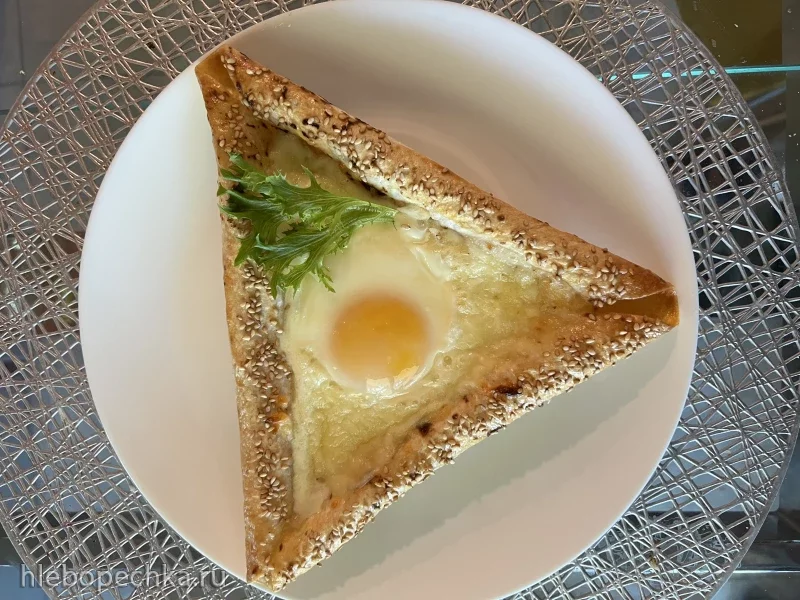 И снова ленивые хачапури (фокус в сыре брусочками и зубочистках)
