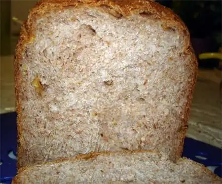 Пшеничный цельнозерновой хлеб с орехами и мёдом
