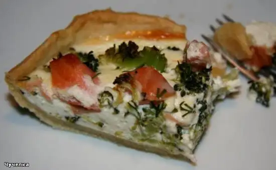 Пирог с семгой, брокколи и творогом