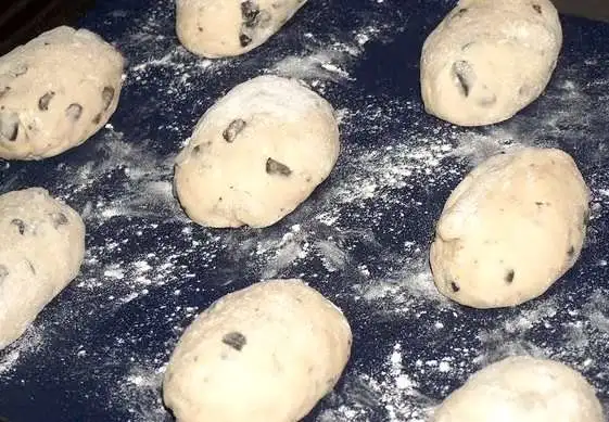Португальские хлебцы с маслинами