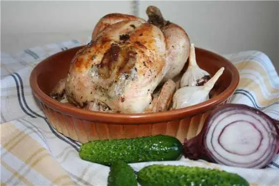 Курица, запеченная с чесноком и лавровым листом