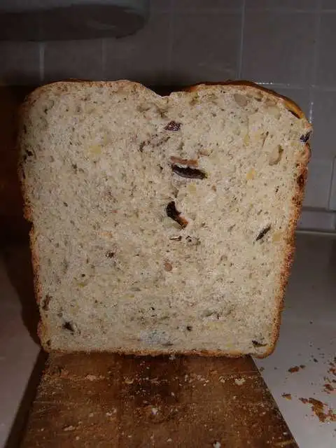 Хлеб с черносливом и орехами (хлебопечка)
