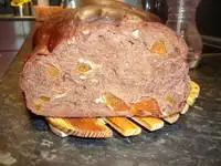 Рулет шоколадный с курагой и миндалем (в хлебопечке)