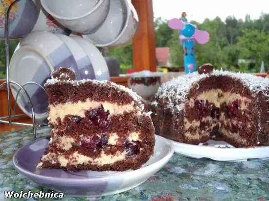 Торт «Пьяная вишня под карамельным соусом»