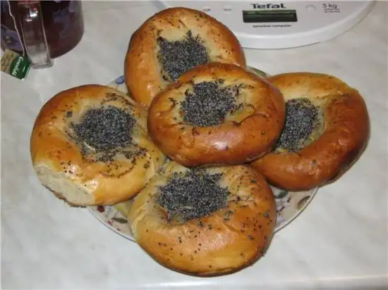 Плюшки с луком и маком