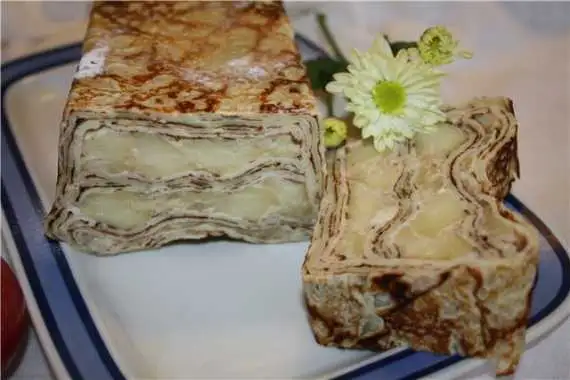 Пирог блинный с яблоками
