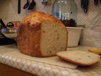 Пшеничный хлеб с семечками на сыворотке (хлебопечка)