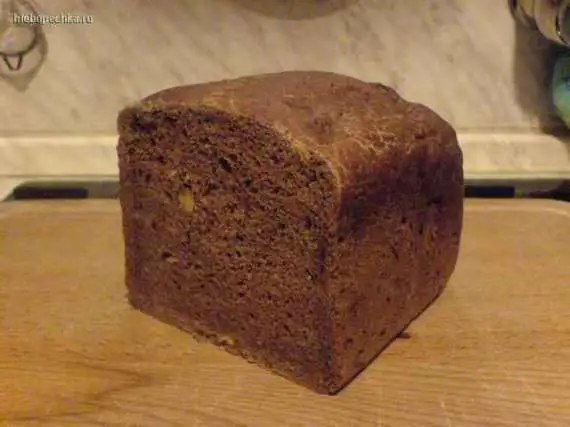 Хлеб с яблоками, орехами и какао