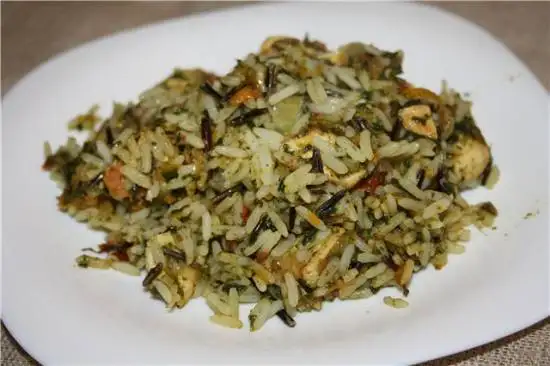 Зеленый рис с курицей и шпинатом