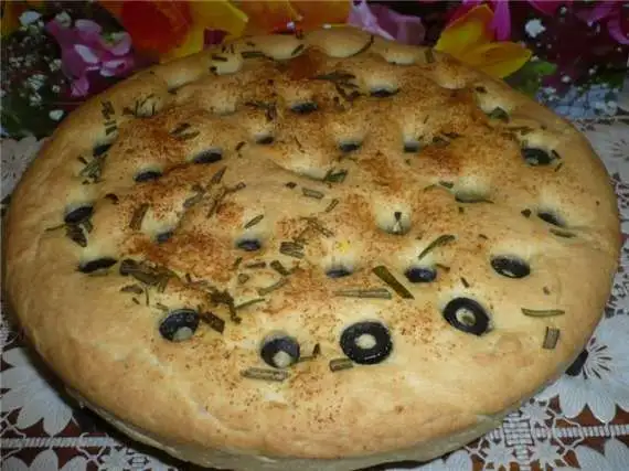 Фокачча с розмарином и оливками