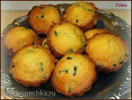 Маффины с шоколадом и ягодами