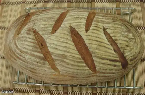 Пшенично-ржаной хлеб на ржаной закваске