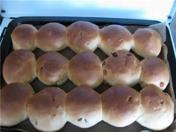 Булочки с изюмом