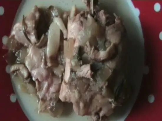 Кролик тушенный с розмарином