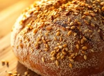 Ржаной хлеб с семечками и кунжутом.