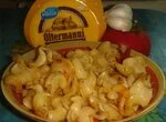 Макароны с чесноком, базиликом, помидором и тертым сыром (итальянская вариация)