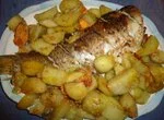 Карп, запеченный с яблоками и картофелем