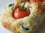 Кекс с фетой и помидорами