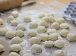 Быстрое пельменное тесто на яйцах в комбайне