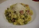 Макароны с зелёным горошком и грудинкой (Pasta piselli con pancetta e panna) в мультиварке Steba DD2