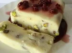 Холодный манный торт с фисташками