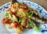 Рыба, жаренная под грибным соусом