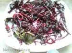 Салат из жаренной свеклы с листьями, по корейски