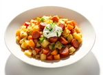 Жаркое ‏״Овощная лентяйка‏״ с сосисками и копченой колбаской