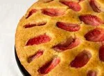 Пирог с клубникой на кукурузной муке