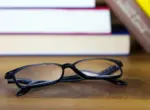 Делают ли сейчас очки, где два стекла в окуляре - для миопии и гиперметропии?