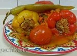 Фаршированный сладкий перец, фаршем из говядины и овощами в чугунном казане (+видео)
