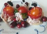 Канапе с беконом, помидором и оливками