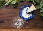 Керамическое блюдце для измельчения имбиря, чеснока, корицы, твёрдого сыра