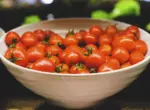 Чем удалять с одежды пятна от помидоров?
