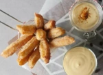 Чуррос с кофейно-заварным соусом