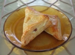 Бурекасы с козьим сыром и финиковым джемом